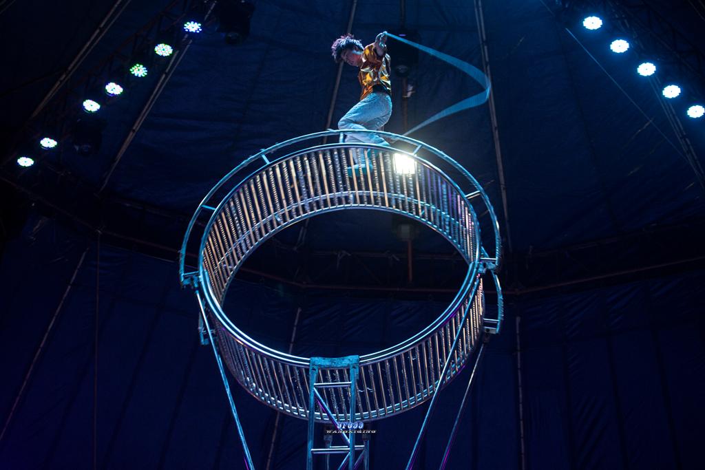 馬戲團柔性防護網馬戲團安全圍欄網工廠定制" href="